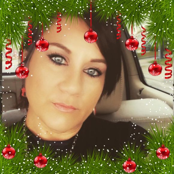 Profile Picture of Robin Fourroux (@robinfourroux) on Poshmark