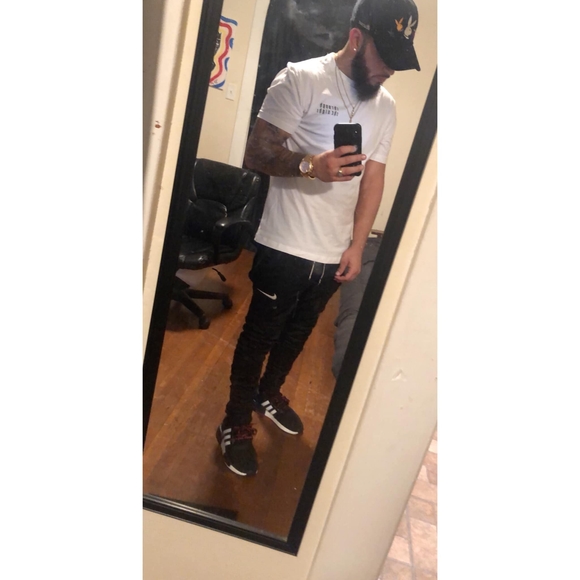 Profile Picture of Emilio Velez (@emiliovelez) on Poshmark