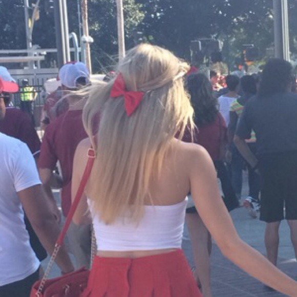 Profile Picture of Andressa Diloreto (@dressdress) on Poshmark