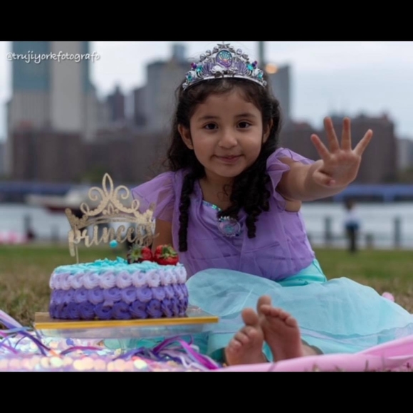 Profile Picture of Genesis Aguirre (@ggpauleth1997) on Poshmark