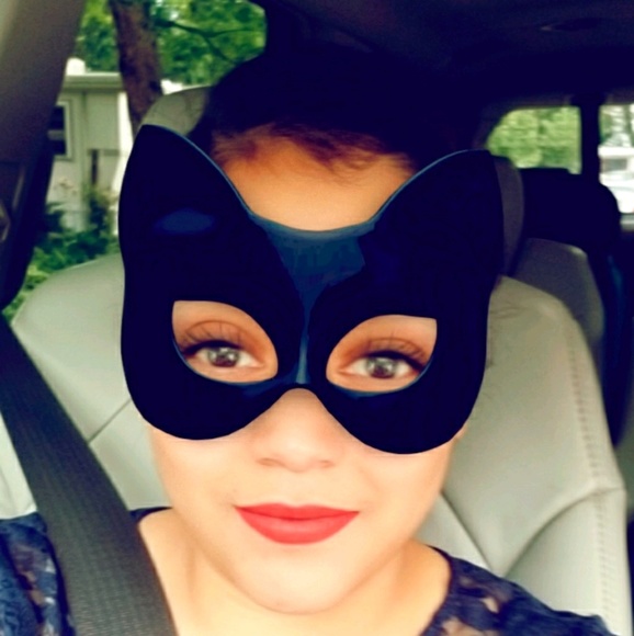 Profile Picture of Isabel Delgado (@izzabel13) on Poshmark