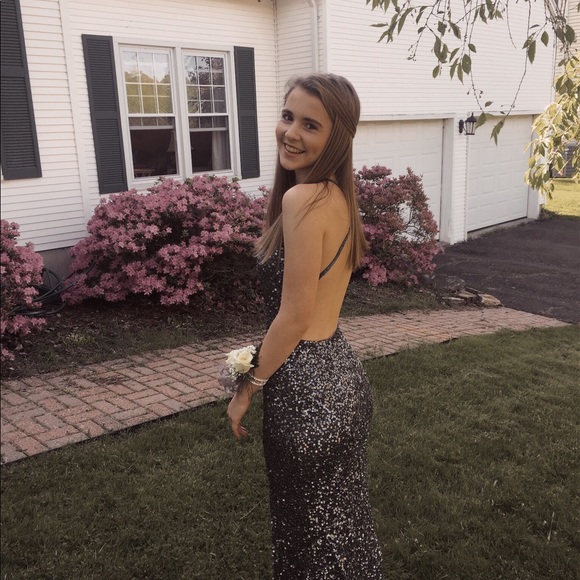 Mary Halvorsen - Poshmark Profile Picture of Mary Halvorsen (@maryhalvorsen) on Poshmark