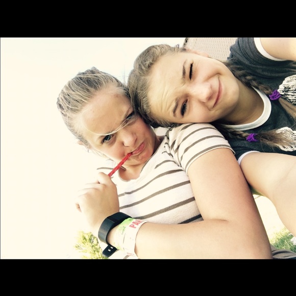 Profile Picture of Renee Weakley (@renee1o1) on Poshmark