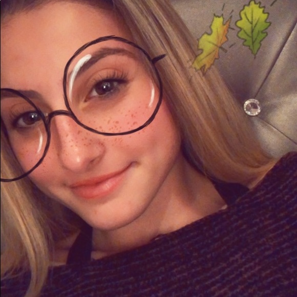 Profile Picture of Courtney Giaccio (@courtneygiaccio) on Poshmark