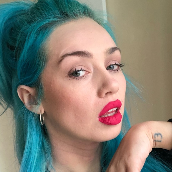 Profile Picture of Skye Sweetnam (@skyesweetnam) on Poshmark