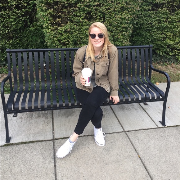 Profile Picture of Kait Ertl (@kertl11) on Poshmark