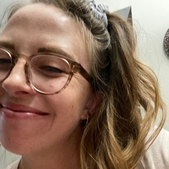 Profile Picture of Cassandra Ault (@cjault96) on Poshmark