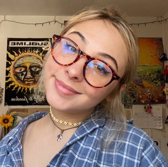 Profile Picture of Meredith Lucas (@merelucas) on Poshmark