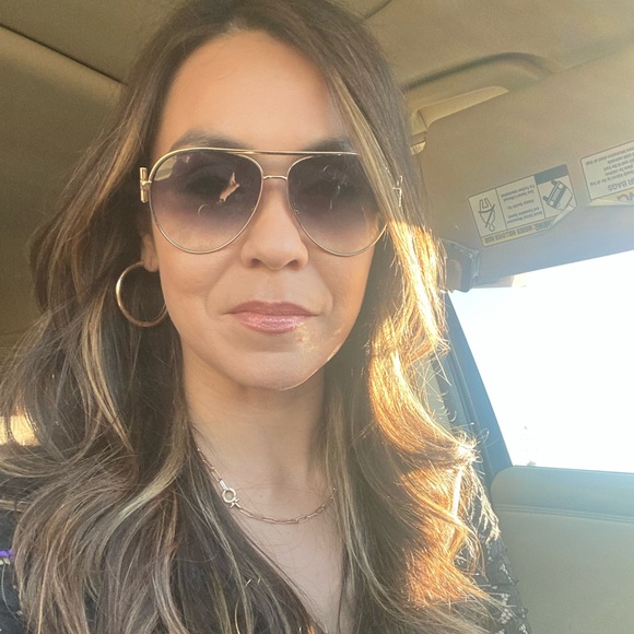 Profile Picture of Isabel White (@isabelwhite722) on Poshmark