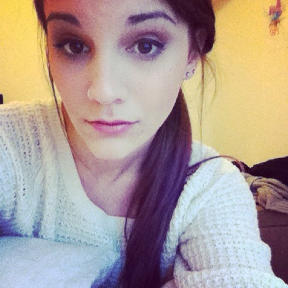 Profile Picture of Danielle Boyajian (@dn27b) on Poshmark