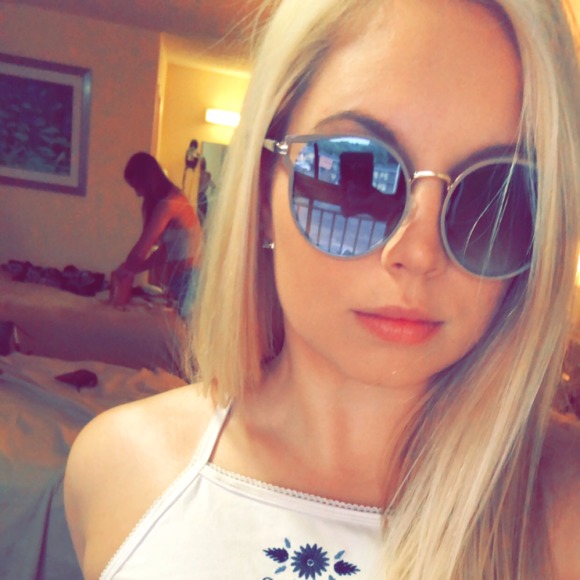 Profile Picture of Kimberly Holmes (@kimholmes95) on Poshmark