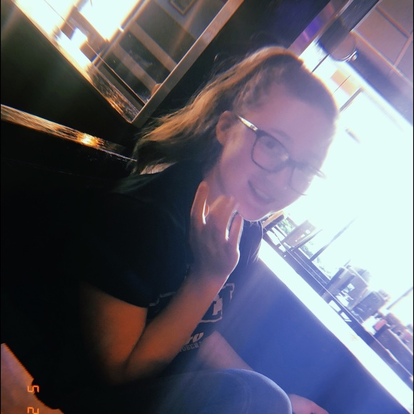 Profile Picture of Amber Wilbur (@amberaileen) on Poshmark