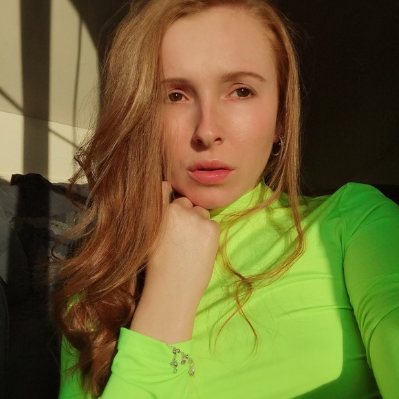 Profile Picture of Dionne aube Amelly (@amellyda) on Poshmark