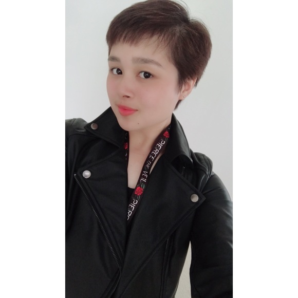 Profile Picture of Jasmin Khinnarath (@jasmink22_) on Poshmark