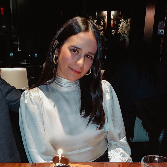 Profile Picture of Julianne Savoy (@juliannesavoy) on Poshmark