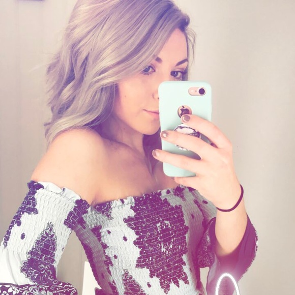 Profile Picture of Breanna Pair (@breannapairr) on Poshmark