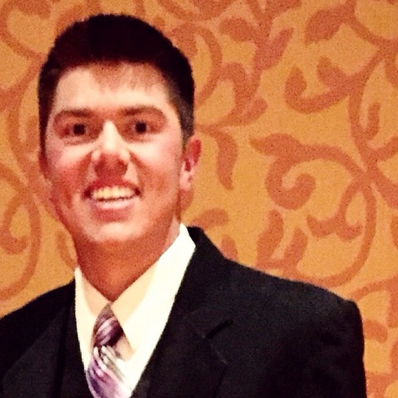 Profile Picture of Zach Williamsen (@zwilliamsen28) on Poshmark