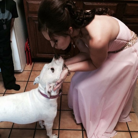 Profile Picture of Julia Lotta (@juliaa_712) on Poshmark