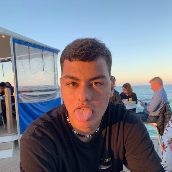 Profile Picture of Victor Dasilva (@victordasilva) on Poshmark