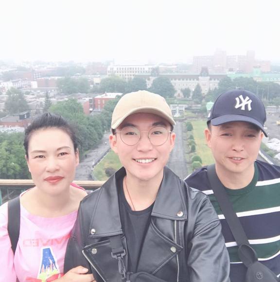 Profile Picture of Kevin Qian (@kevinqian76) on Poshmark