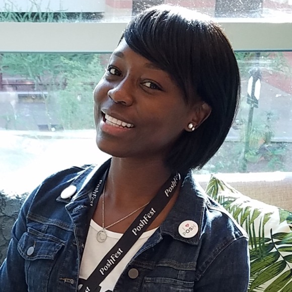 Profile Picture of Roberta Minor (@army_thrifter) on Poshmark