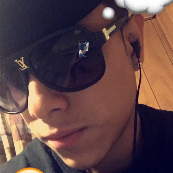 Profile Picture of Eduyn Andon (@edddie777) on Poshmark