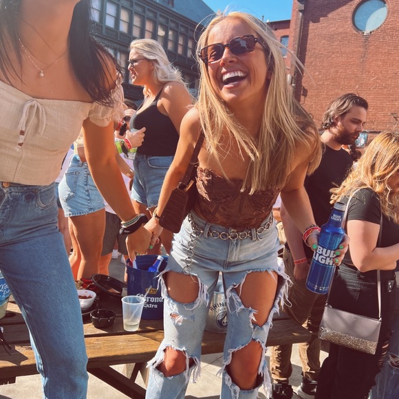 Olivia Naylor - Poshmark Profile Picture of Olivia Naylor (@livv38) on Poshmark