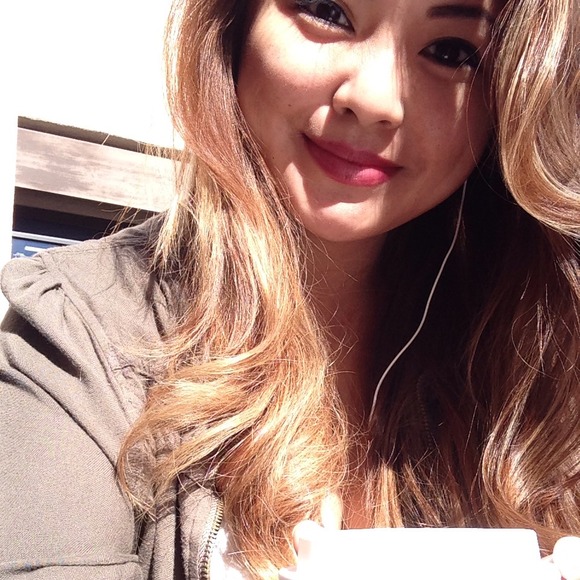 Profile Picture of Lai Saetern (@laililysaetern) on Poshmark