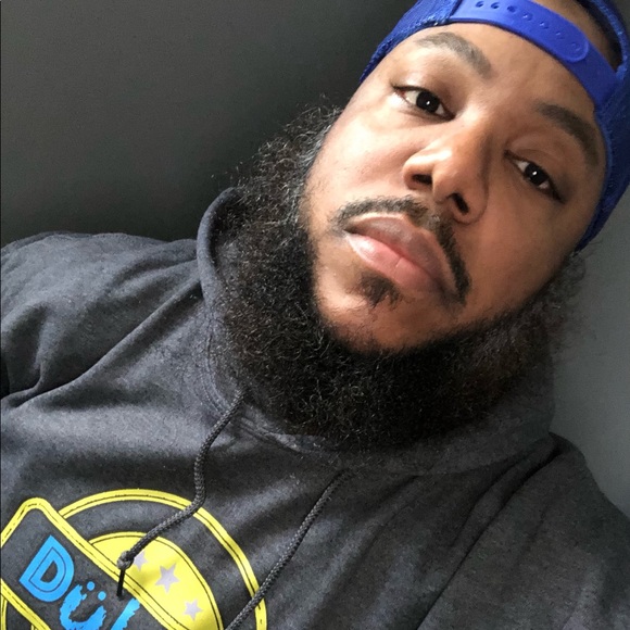 Profile Picture of Terrell Travis (@rell100k) on Poshmark