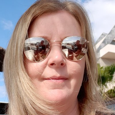 Profile Picture of Sharon Holloway (@sharonhols) on Twitter