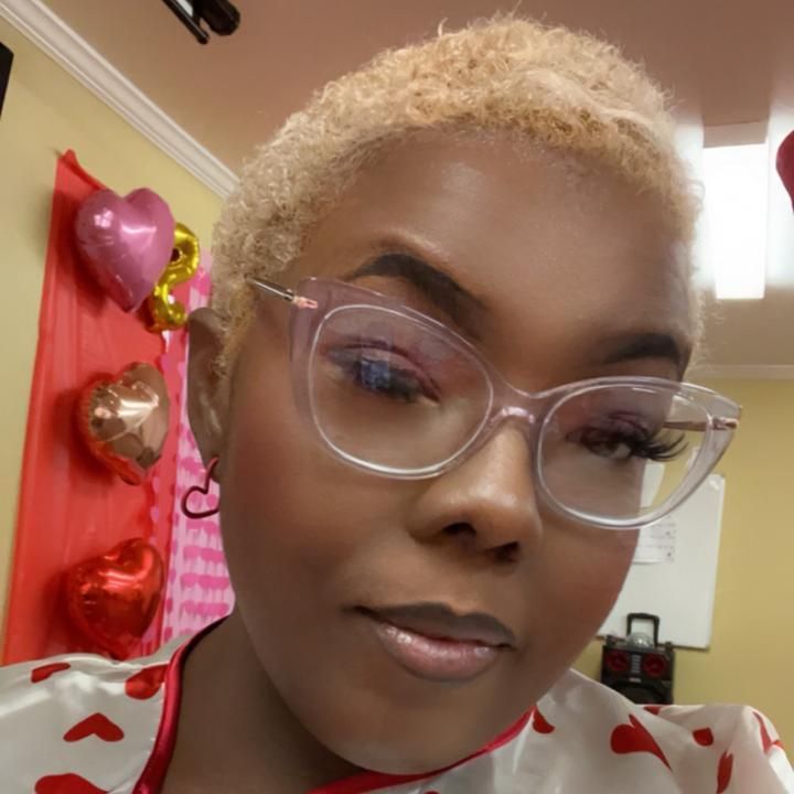 Profile Picture of ÉliseBeauchamp (@chrisjgv5pq) on Tiktok