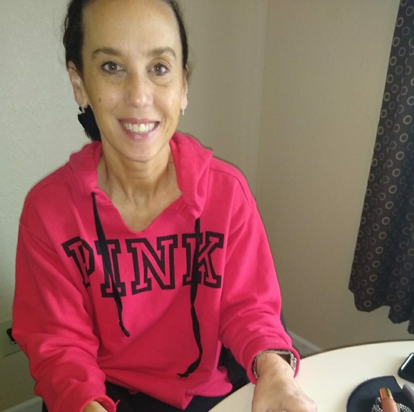 Profile Picture of Lisa Zarrella (@bobolz17) on Poshmark