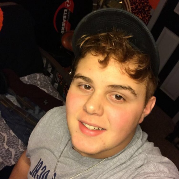 Profile Picture of Steve B (@sabez02) on Poshmark