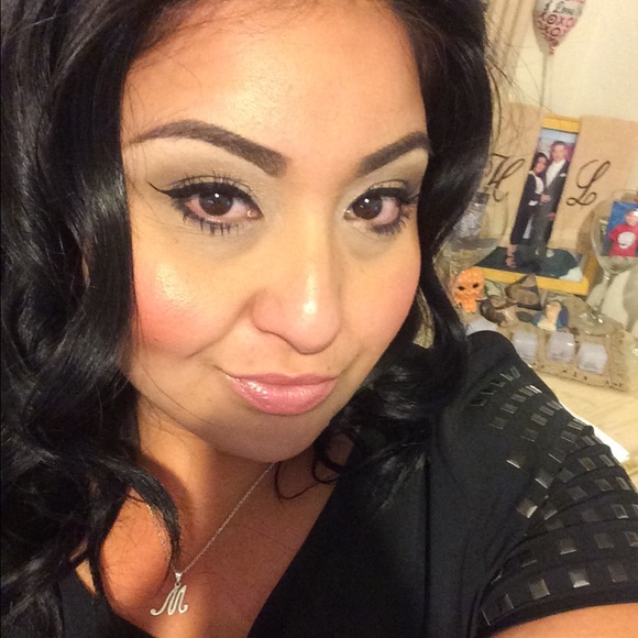 Profile Picture of Luz Garcia (@lumizz1127) on Poshmark