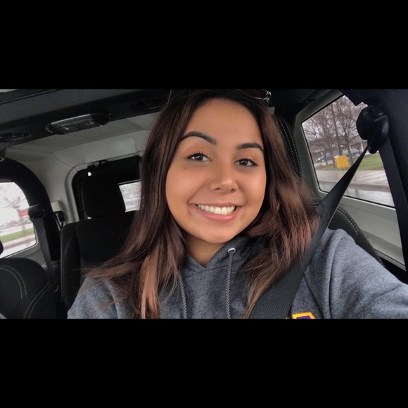 Profile Picture of Shaylee Picow (@shayleepicow) on Poshmark