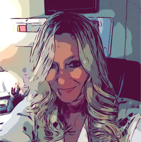 Profile Picture of Tandynn Vitale (@teetaylor1972) on Poshmark