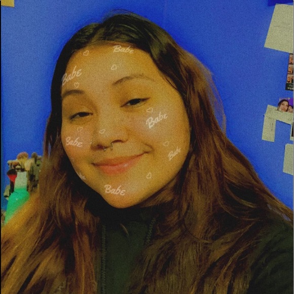 Profile Picture of Hazel Acevedo (@hazelnutt2) on Poshmark