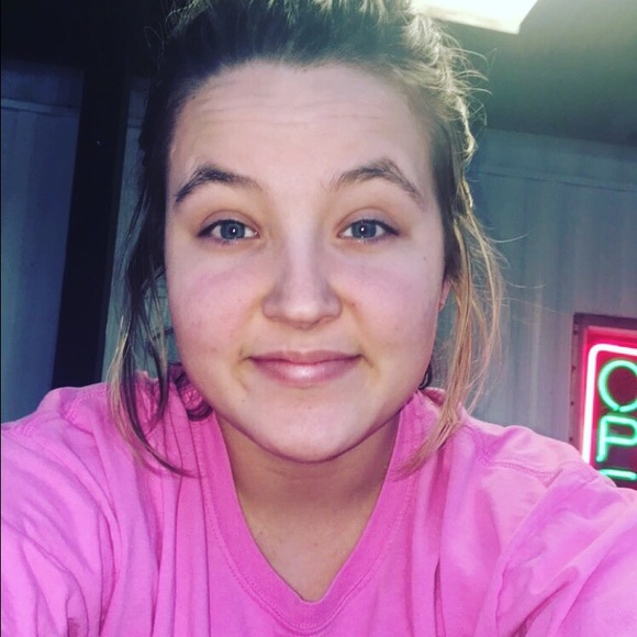Profile Picture of Allyshia Stobart (@lishbug04) on Poshmark
