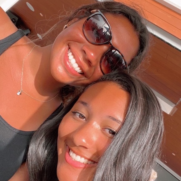 Profile Picture of Bree Bell (@bree_1_8) on Poshmark