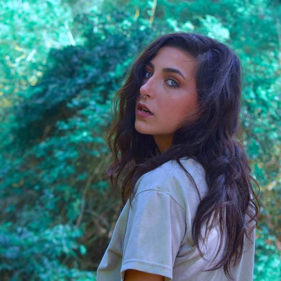 Profile Picture of Emily Sicola (@emilysicola) on Poshmark