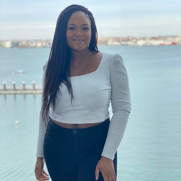Profile Picture of Fanta Cherif (@fantacherif) on Poshmark