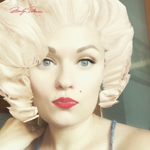 Profile Picture of Aleksandra Aizman (@alexaiz) on Poshmark