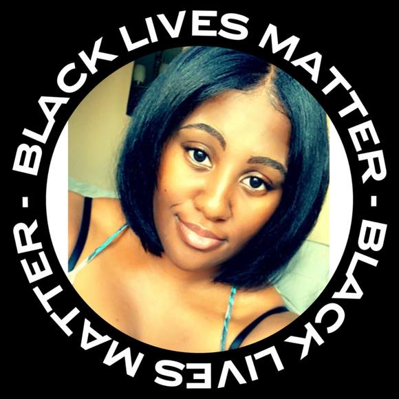 Profile Picture of Lisa Simpson (@lisa06pooh) on Poshmark