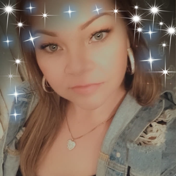 Profile Picture of Luzmi Grado (@luzmigrado) on Poshmark