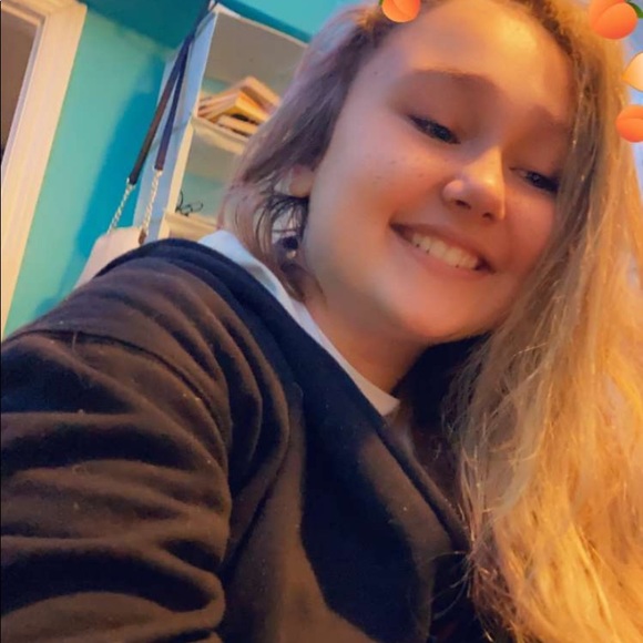 Profile Picture of Victoria Hryc (@viskajj29) on Poshmark