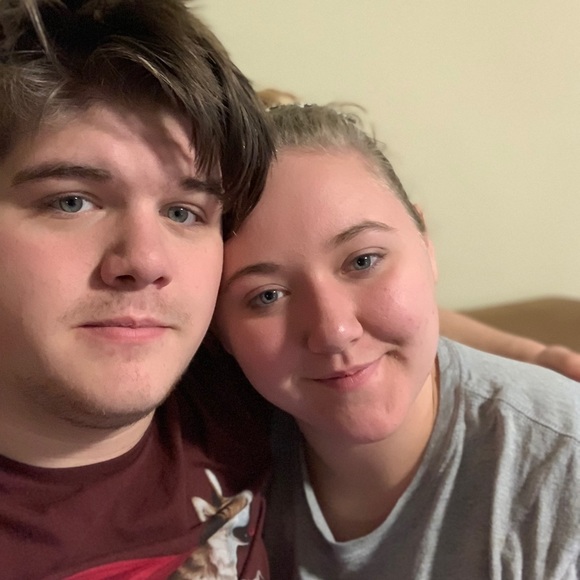 Profile Picture of Andrew Stahl (@vlabyrithine) on Poshmark