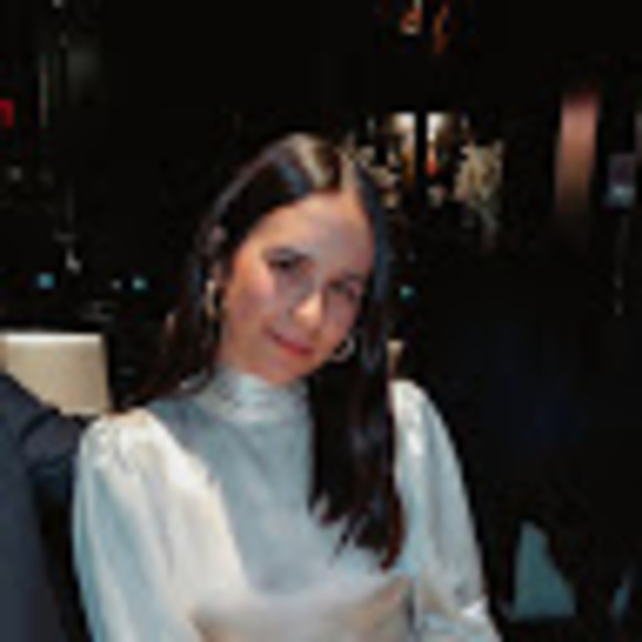 Profile Picture of Julianne Savoy (@julianne_savoy) on Poshmark