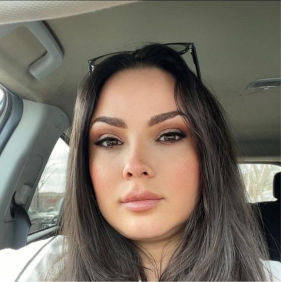 Profile Picture of Ginnette Howard (@ginnettehoward) on Poshmark