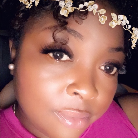 Profile Picture of Ladaysha Lively (@ladayshalively) on Poshmark