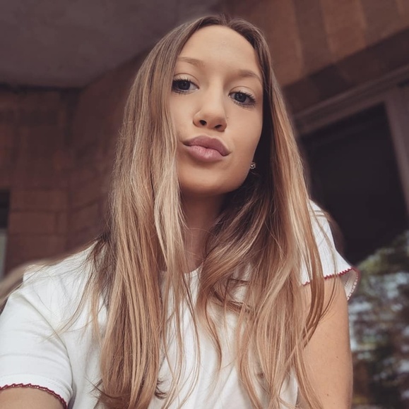 Profile Picture of Natalie Mccraw (@nataliemccraw) on Poshmark